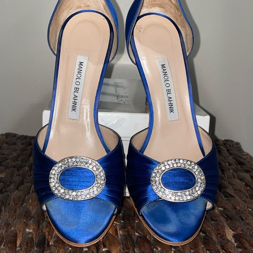 Manolo Blahnik, Blue Satin d’Orsay sandal, size 37 - Picture 2 of 5